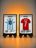 Pack Légendes | Messi + Ronaldo — 2 Maillots Encadrés