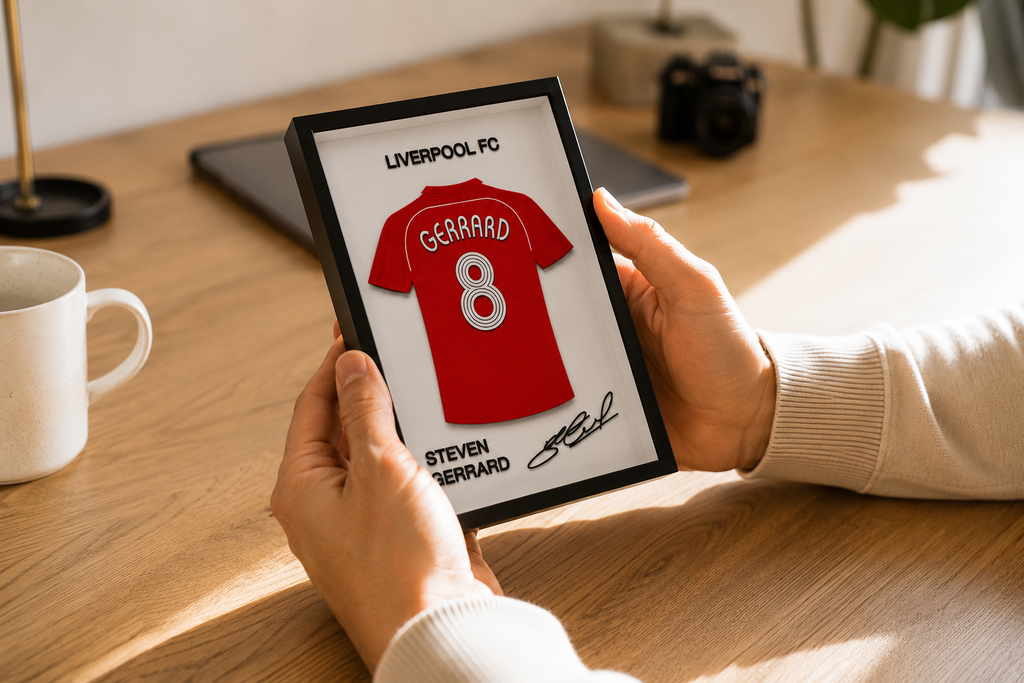 Maillot Encadrée Steven Gerrard | Liverpool FC #8 | Décoration 3D Premium
